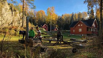 "1. Fredrikstad speidergruppe" får støtte til solcelleprosjekt på speiderhytta. Unge speiderledere som går på tekniske linjer på videregående skole skal være med og gjennomføre prosjektet. (Foto: Hans Jacob Sandberg).