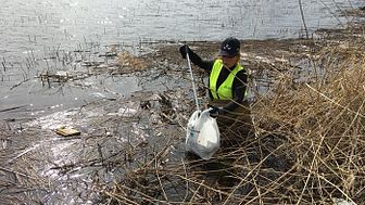 Gästrike återvinnare plockar skräp längs kusten för att rädda haven.