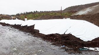 Rapportframsidesbild: Täckt behandling av 65 ton avloppsslam. Fotograf: Annika Nordin, SLU