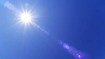 SOLCELLEKSPLOSJON:  Stadig flere tar solen til hjelp for å produsere strøm (Foto: Enova).