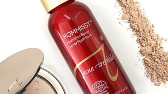  The Power of Three – kombinasjonen av primer, pudder og fuktspray tilpasset din hud – sikrer deg en perfekt finish og en holdbar makeup hele dagen!