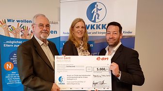 E.ON-Mitarbeiter spenden an VKKK Regensburg - Hilfe und Menschlichkeit für Kinder und die Familien kranker Kinder