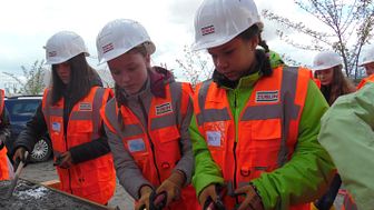 Girls Day Teilnehmerinnen entdeckten Baustellen von STRABAG und ZÜBLIN (Copyright: STRABAG)