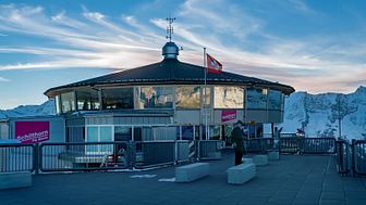 Das Gipfelgebäude Schilthorn - Piz Gloria im Morgenlicht