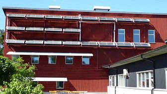 The University’s research building with its lab and its three workshops is equipped with solar collectors.