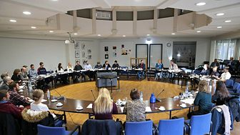 Mittendrin statt nur dabei: BPW Auszubildende diskutierten im Ratssaal des Wiehler Rathauses über die Situation der örtlichen Spielplätze. 