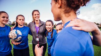 Fler fotbollsintresserade tjejer i Skåne ska inspireras till en framtid som tränare i och med inspirationsutbildningen som drivs av Eslövs folkhögskola och FC Rosengård.