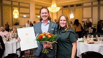 Årets HR-Profil 2018 Kristian Randel tillsammans med förra årets vinnare Camilla Benckert.