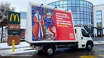 Jeder König braucht einen Clown - Burger King® schickt McDonald’s Deutschland zum 50. Geburtstag humorvolle Glückwünsche