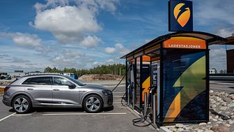 Entelios kumppaniksi Rechargelle, Pohjoismaiden johtavalle sähköautojen latausyritykselle