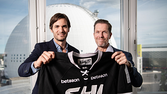 Fredrik Axling - Sponsorship and Partnership Manager, Betsson Group (left) with Michael Marchal - CEO, SHL (right)