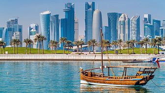 Qatarin pääkaupunki Doha yhdistelmä ylellisiä hotelleja, mielenkiintoista kulttuuria, moderneja pilvenpiirtäjiä ja aavikkomaisemia.