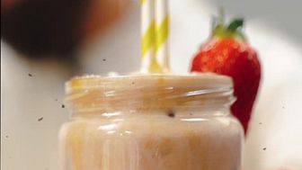 Sproud's ambassador creates a Strawberry Iced Latte
