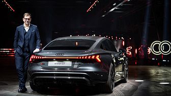 Audi RS e-tron GT og Markus Duesmann, CEO for Audi