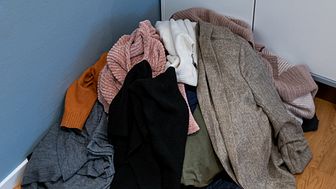Sorterat garderoben? Ge kläderna nytt liv genom att sortera dem för återbruk.