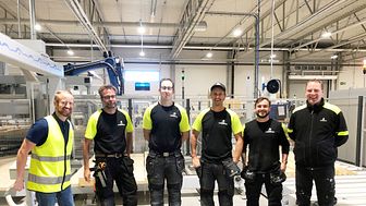Teamet som genomfört utvecklingsarbetet vid vägglinjen i vår fabrik på Haraholmen i Piteå. Fr vänster; Ola, Rickard, Joel, Erik, Rob och Peter