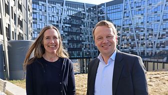 DFØs direktør Hilde Singsaas og direktør for Telias bedriftsmarked Jon Christian Hillestad signerte denne uken den nye avtalen.