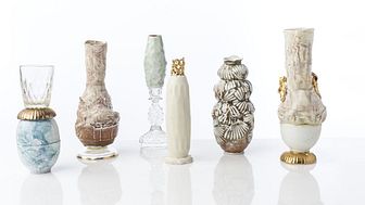 Materialcollage aus Porzellan, Glas und Gold von Sarah Pschorn