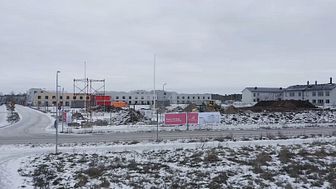 Byggarbetsplatsen för kvarteret Signallottan 2 på A7 i Visby där GotlandsHem planerar för 62 bostäder.