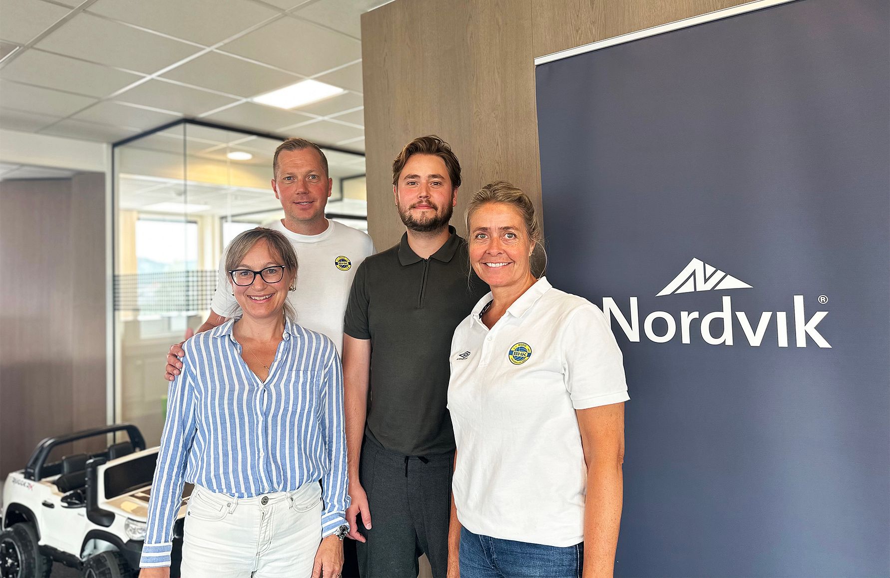 Inngår samarbeid: Elisabet Nordvik Sannes (t.v), Rikard Bakke Olsson, Fredrik Nordvik og Kristin Samuelsen. Foto: Nordvik Gruppen AS.