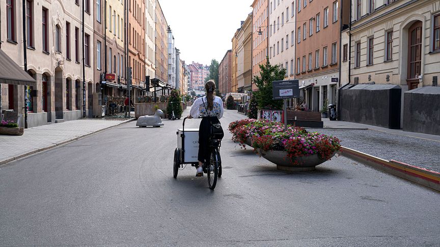 Varje morgon innan staden riktigt har vaknat passeras den vanligtvis så livliga Skånegatan