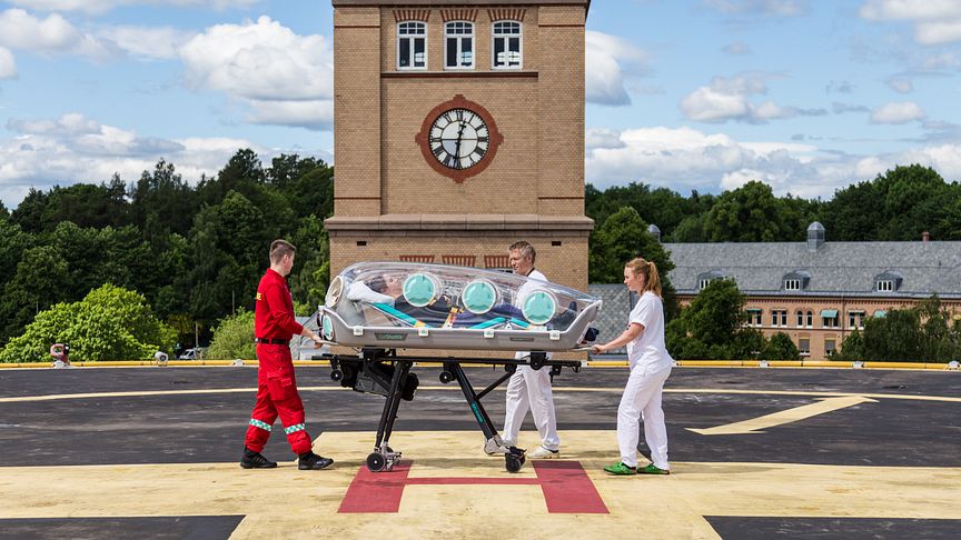 The isolation stretcher EpiShuttle ensures the safe transport of contagious patients and the safety of healthcare professionals.