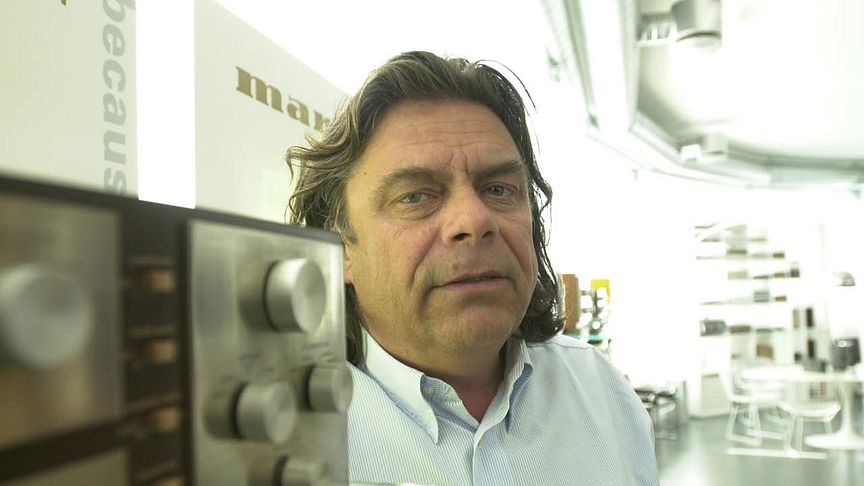 Erling Neby har solgt mer enn 600 000 Tivoli-radioer, og forvalter agenturet til arvtageren, Geneva. Foto: Gunnar Østmoe