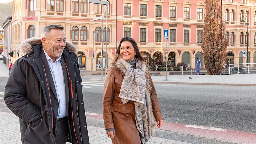 Statens vegvesen og Sopra Steria skal jobbe sammen de neste fire til åtte årene. Her representert ved Lars Kalfoss, direktør for IT i Statens vegvesen, og Ann-Kristin Skarbøvig, direktør for samferdsel og transport i Sopra Steria.