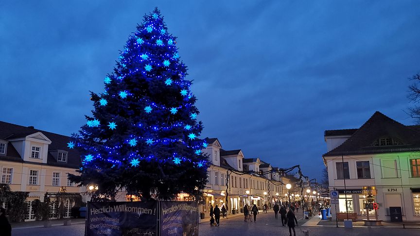 Blauer Lichterglanz zur Weihnachtszeit