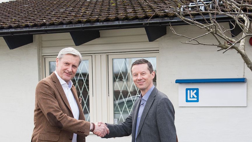 CEO Magnus Eriksson välkomnar André Zimmermann (till höger) som operativ chef för LK Armatur Deutschland GmbH.