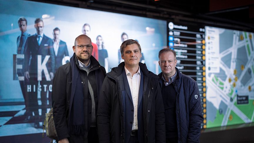 Daglig leder Inge Aasen i Sporveien media flankeres av Gunstein Hansen og Hans Peter Terning fra Clear Channel Norge.