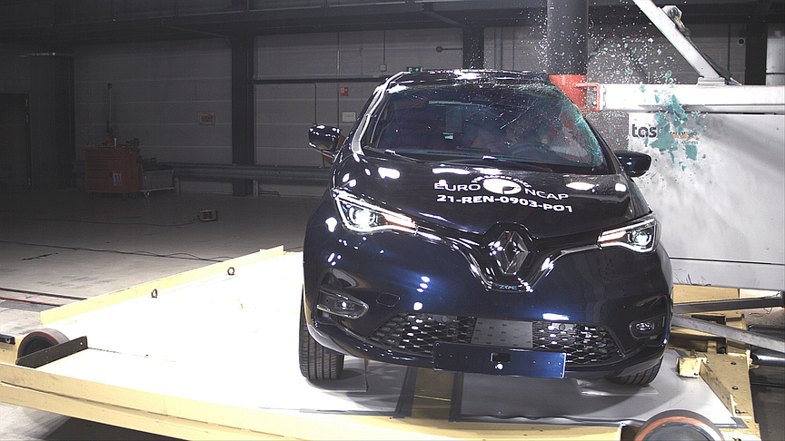 The head of the driver dummy was left unprotected by the Renault Zoe during Euro NCAP's side pole impact test