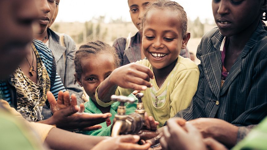 Hände waschen, Äthiopien. Foto: Henrik Wiards für Viva con Agua