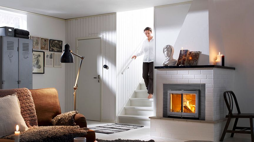 Avotakasta tehokas kodin lämmittäjä – Näin valitset sopivan takkasydämen avotakkaan