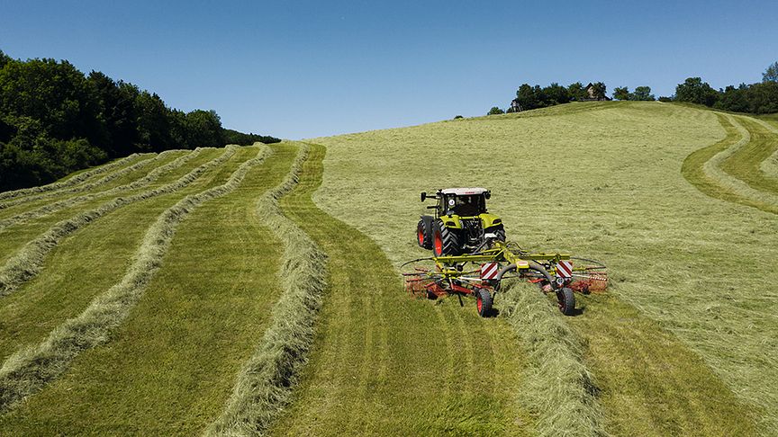 CLAAS unveils next-generation dual rotor swathers with central swathing