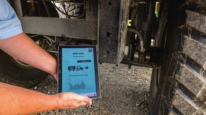 From the wheelhouse to the tablet: The AGRO Hub transfers gathered data using wireless communication. 