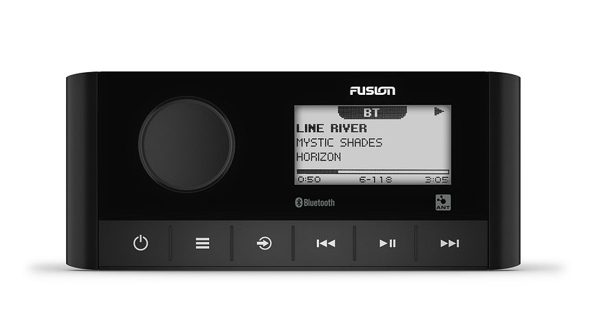 Optimal als Einstiegsmodell: Das FUSION MS-RA60 Marine-Radio bietet hochwertige Akustik im kompakten Design.