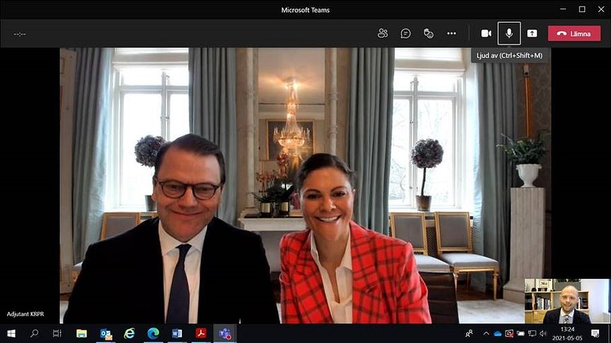 Kronprinsessparet Victoria och Daniel i digitalt samtal med Bino Drummond (M), kommunstyrelsens ordförande.