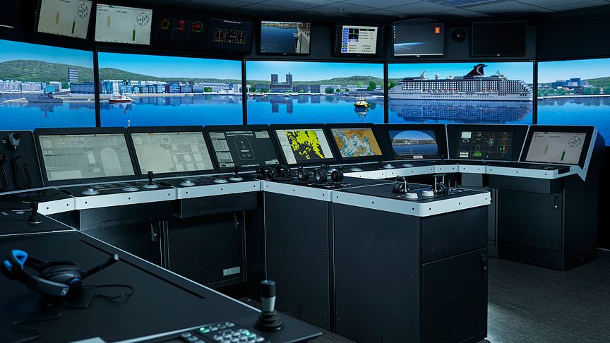 K-Sim Navigation ship’s bridge simulators are used by the Panama Canal Authority to ensure maximum realism in training scenarios for building crew and operator sea skills 
