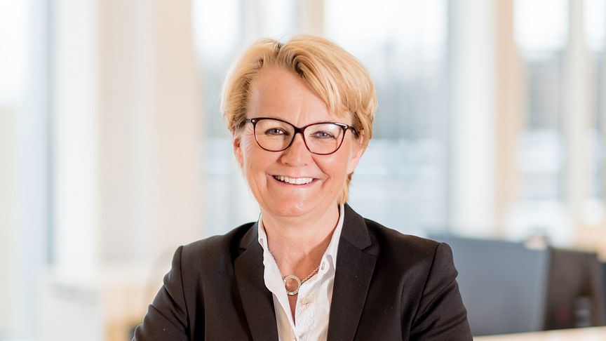 ​Eldre over 66 sliter stadig oftere med å betale regningene, sier Anette Willumsen, administrerende direktør i Lindorff Norge.