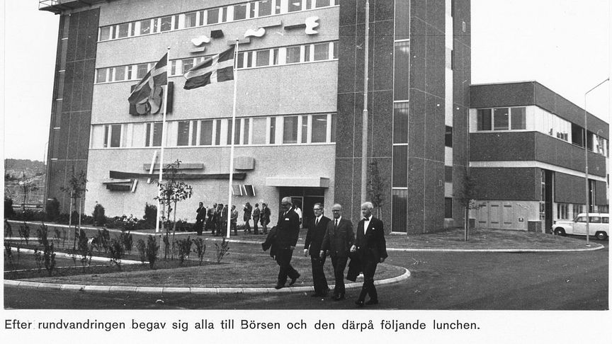 Foto på huvudbyggnaden från invigningen av Ryaverket 1972.