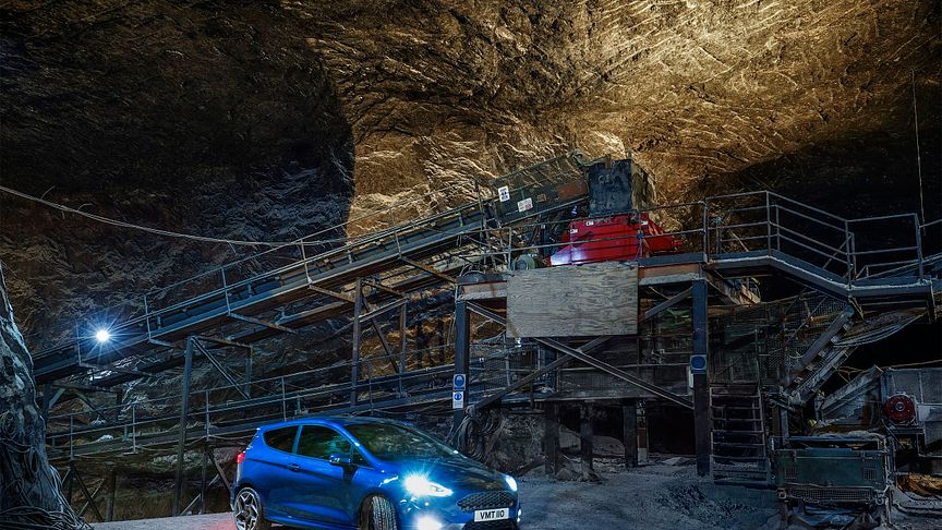 Se den nye Ford Fiesta ST køre race under jorden