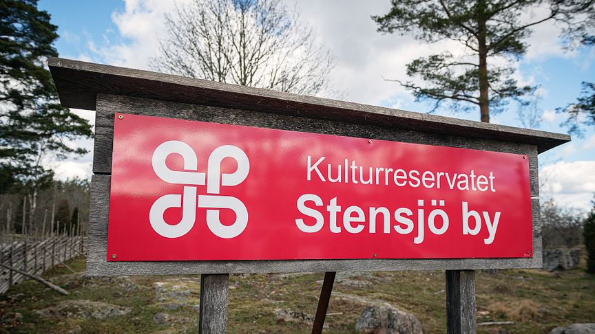 På kulturreservatet Stensjö by ska besökaren få en bild av hur en skogsby i Småland fungerade runt sekelskiftet 1900. Vitterhetsakademien är förvaltare och Länsstyrelsen tillsynsmyndighet. Foto: Urban Wedin.