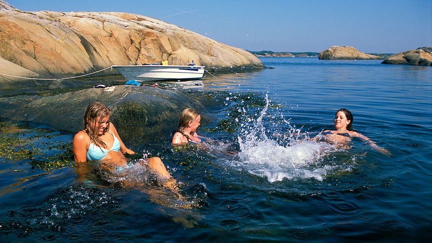 87 % av Sveriges vuxna tror sig vara simkunniga, men bara en tredjedel testar sin simkunnighet årligen.