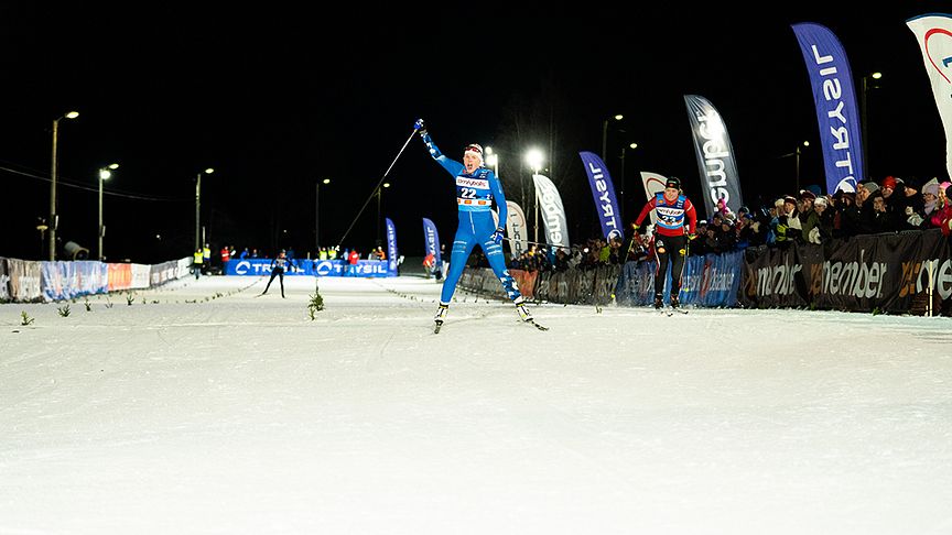 Jackline Lockner feirer seier under dagens World Sprint Series i Trysil. Foto: Jonas Sjögren