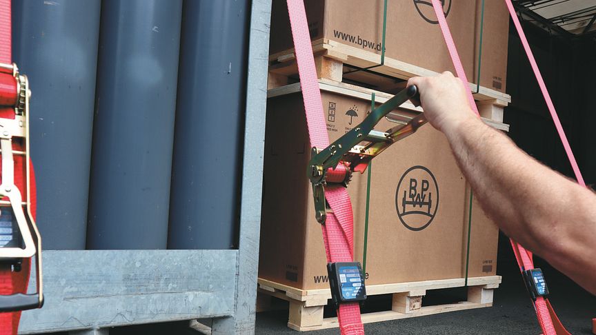 Digitally monitored cargo restraint system ‘iGurt’ prevents accidents and damage to the load