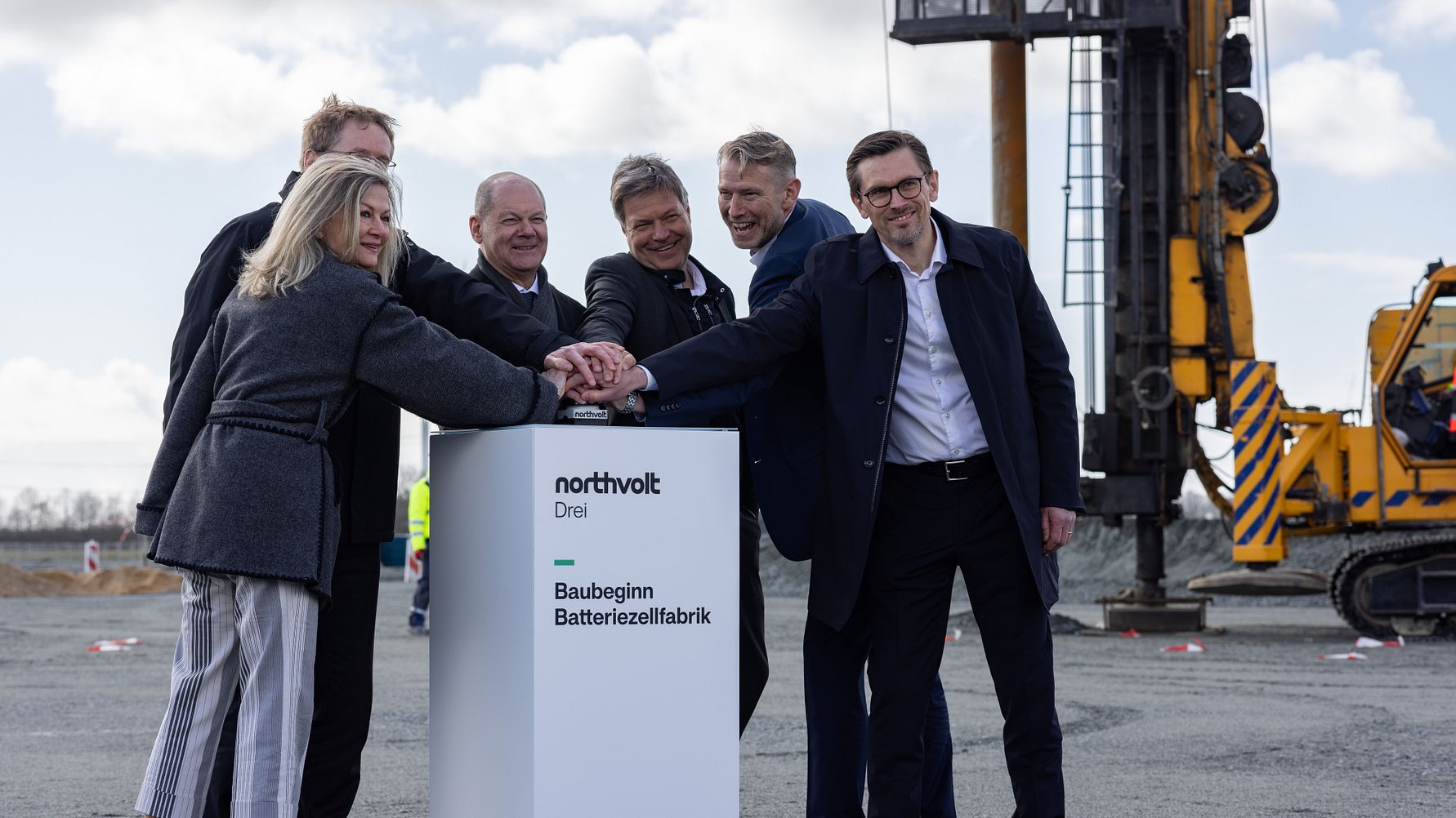 Der deutsche Bundeskanzler und der Vizekanzler feiern den Beginn der Bauarbeiten am Nordvoldtray