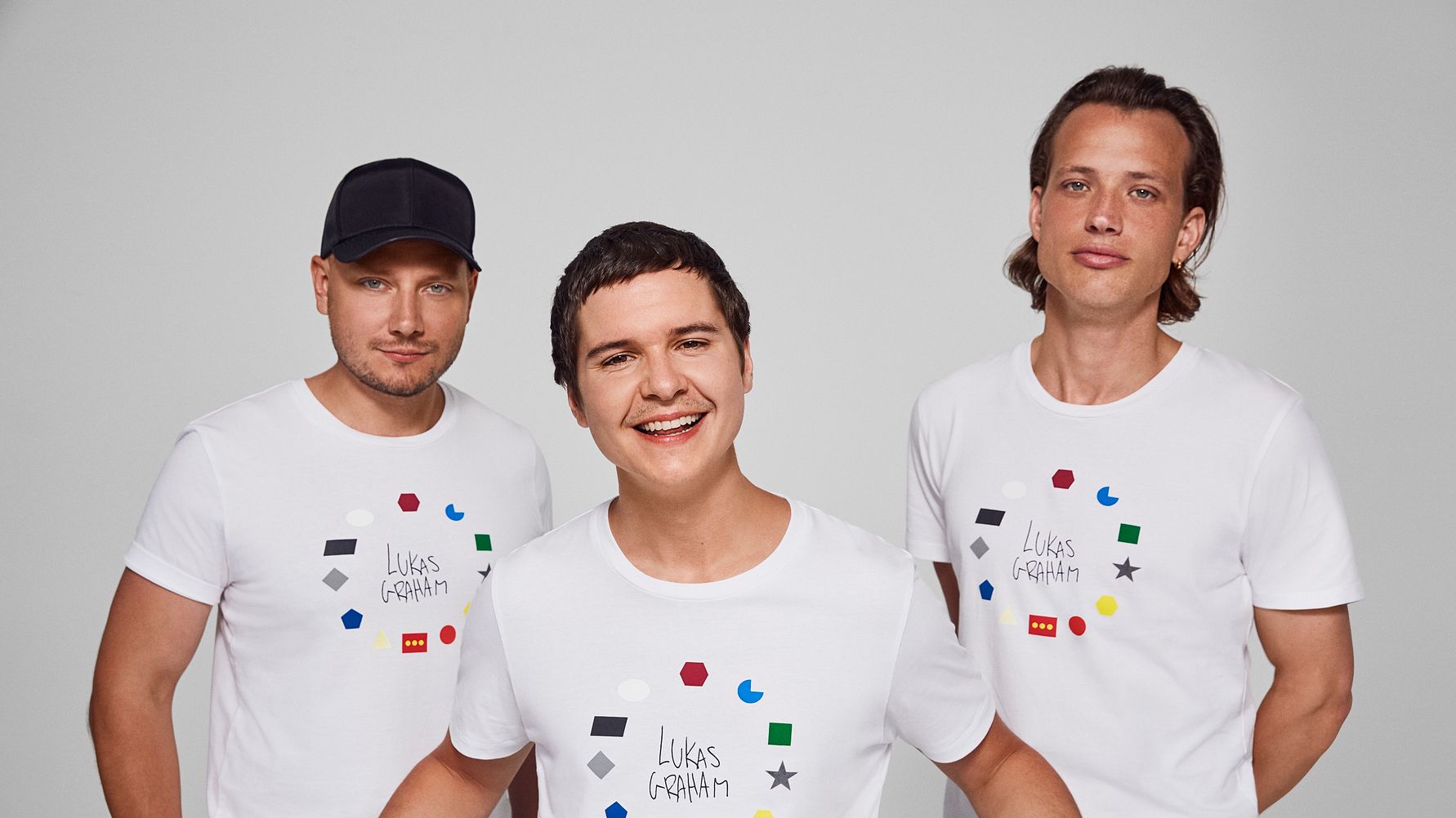 Lukas designer T-shirt der skal skabe plads til forskelle HAVE Kommunikation &