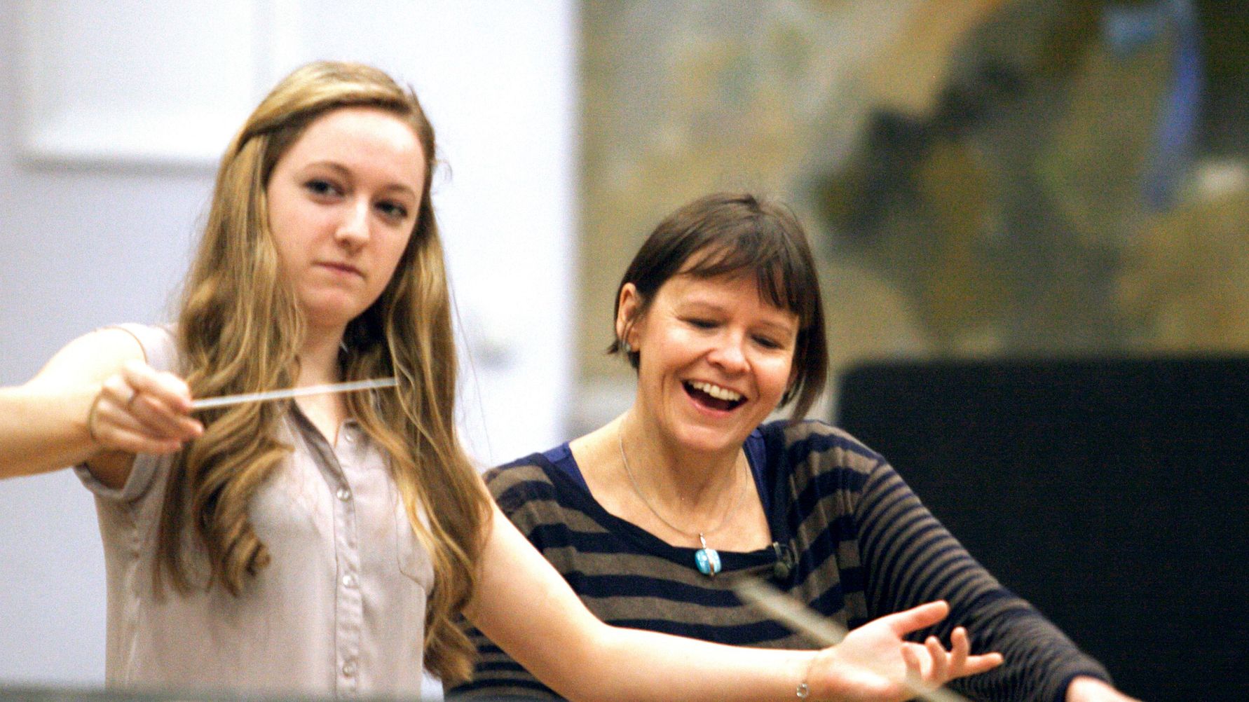 “Not just a pretty girl on the podium” – Alice Farnham leads conductor training
