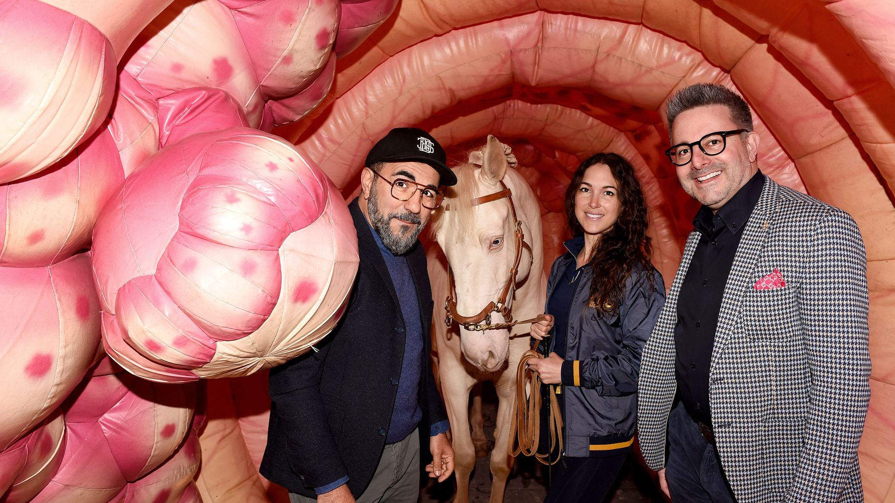 Pferd International: Schauspieler Adnan Maral sammelt Spenden für Darmkrebs-Patienten